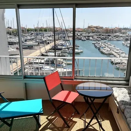 Vue Port Avec Parking Prive, Piscine, Parc, Boulodrome Agde